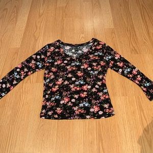 Floral v neck🌹